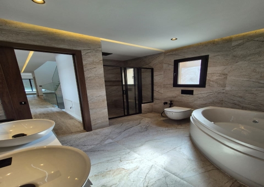 A Vendre Villas triplex - Bien immobilier à {"id":1,"country_id":219,"name":"ARIANA","slug":"ariana"} - Image 3 - Agence Immobilière New Way